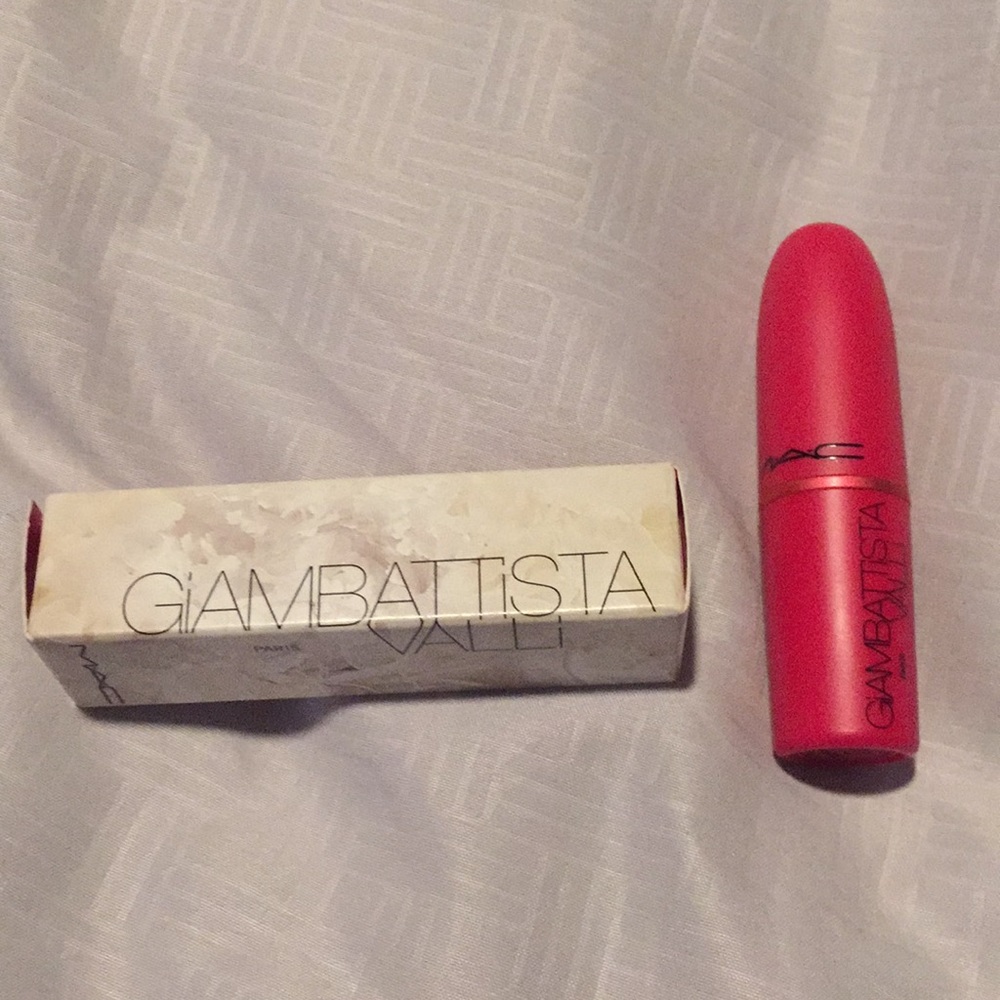 L/E MAC Giambattista Valli matte lipstick TATS